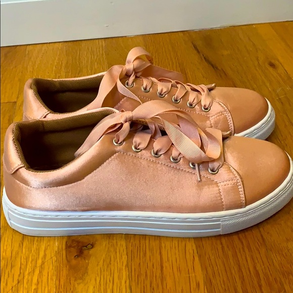 Satin Shoes - Picture 2 of 3